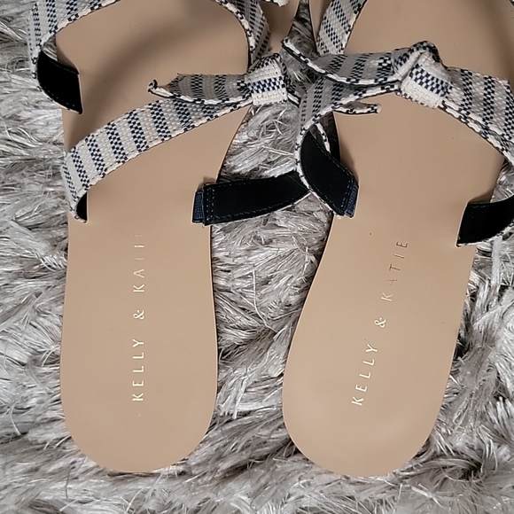Kelly & Katie sandals - Picture 2 of 4